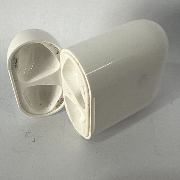 Genuine Apple AirPods 1st and 2nd Gen Replacement Charging Case - A1602 - Picture 2 of 6